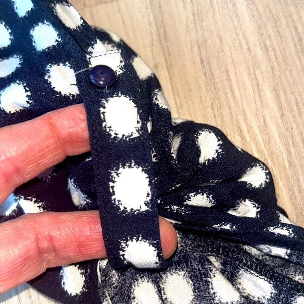 THML Polka Dot Top Coral Design Women's L Navy/White Maximalist Roll Tab Sleeve